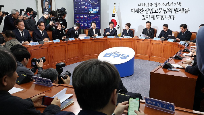 더불어민주당 정청래 대표가 26일 국회에서 열린 최고위원회의에서 발언하고 있다. 연합뉴스