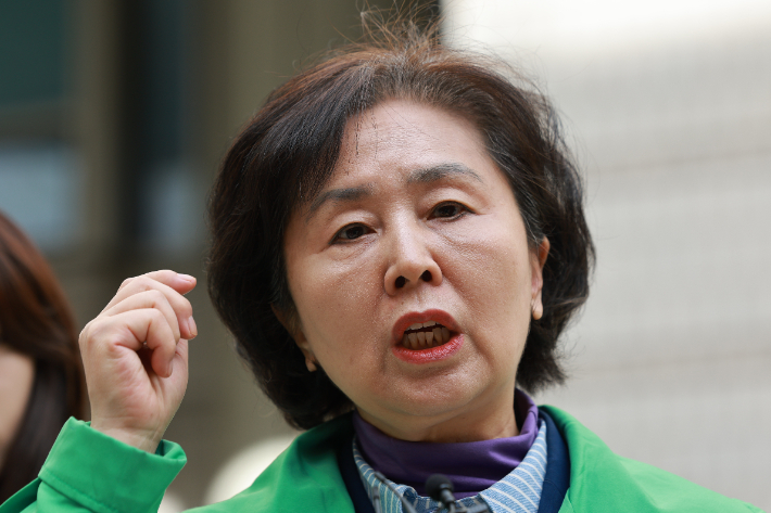 증인 출석 앞서 기자회견 하는 김영선 전 의원. 연합뉴스