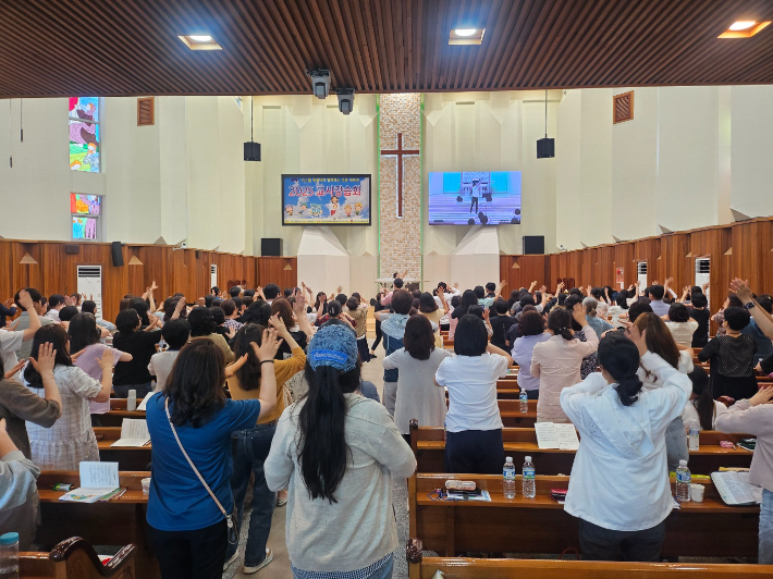 2025년 여름성경학교 교사강습회 찬양율동시간. 김미현 집사 제공