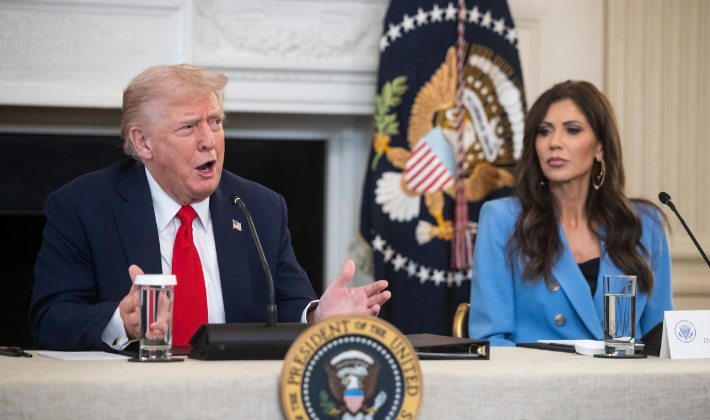 도널드 트럼프 대통령과 크리스티 놈 국토안보부 장관. 연합뉴스