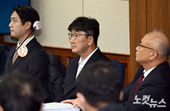 통일교 측에서 불법 정치자금을 수수한 혐의로 1심에서 징역 2년, 추징금 1억 원을 선고 받은 권성동 의원. 류영주 기자 