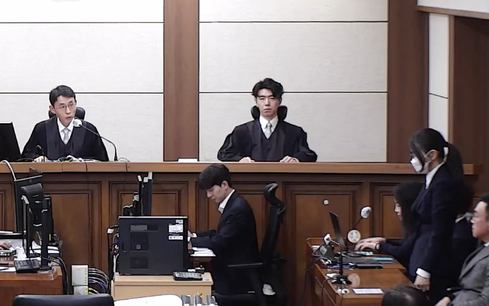 통일교 금품수수 등 혐의로 구속기소된 김건희 여사가 28일 서울중앙지방법원에서 열린 1심 선고공판에서 실형을 선고받고 있다. 연합뉴스