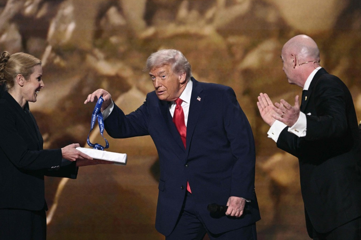 FIFA 평화상 받는 트럼프 대통령. 연합뉴스