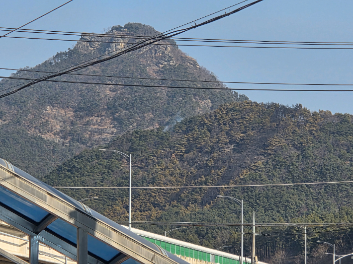 29일 오전 10시 38분쯤 경북 구미시 구평동 천생산에서 불이 났다. 산림청 제공