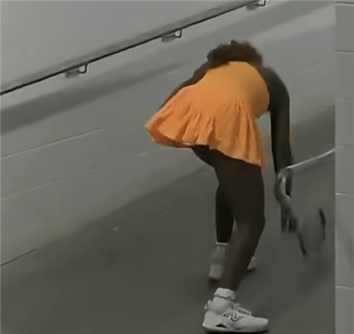 라켓 내리치는 고프. 유튜브 캡처