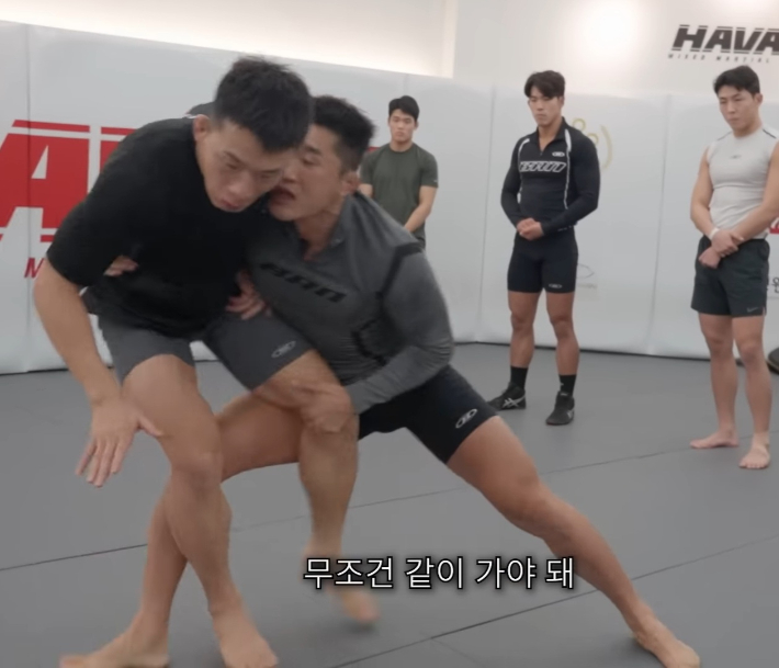 김동현과 훈련 중인 김상욱(사진 맨 왼쪽). 매미킴 SNS 영상 캡처