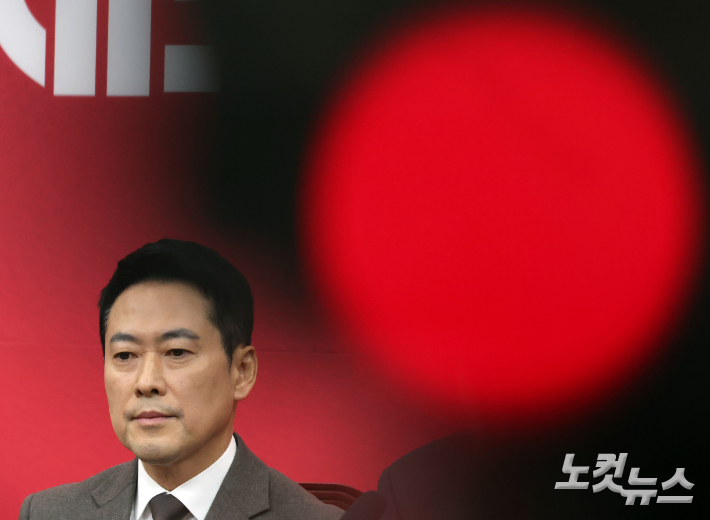 국민의힘 장동혁 대표가 29일 국회에서 열린 최고위원회의에 참석해 생각에 잠겨있다. 황진환 기자