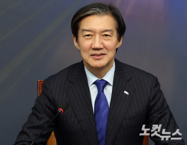 조국혁신당 조국 대표가 전재수 의원의 지역구인 부산 북구갑에 출마할 가능성이 높다는 설이 지역정가에 퍼지고 있다. 윤창원 기자