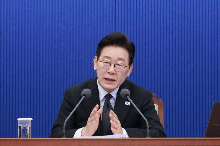 이재명 대통령이 29일 청와대에서 열린 수석보좌관회의에서 발언하고 있다. 연합뉴스