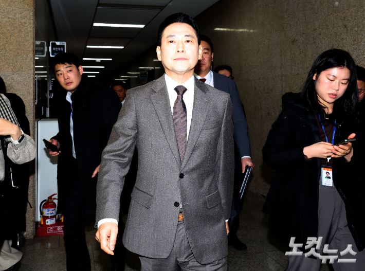 국민의힘 장동혁 대표가 29일 국회에서 열린 최고위원회의를 마치고 회의실을 나서고 있다. 장 대표는 최고위를 주재하고 한동훈 전 대표에 대한 제명을 의결했다. 황진환 기자