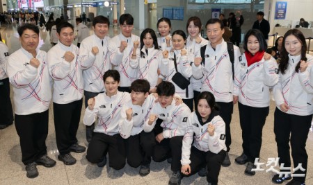 출국하는 밀라노동계올림픽 선수단