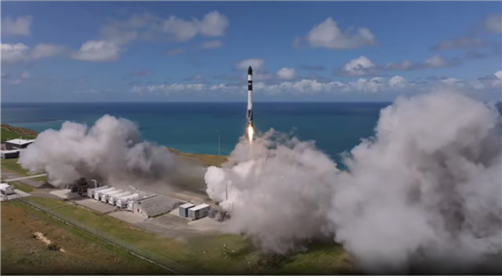 '초소형군집위성 검증기'를 탑재한 Rocket Lab社의 일렉트론(Electron) 발사체 발사 모습. 우주항공청 제공