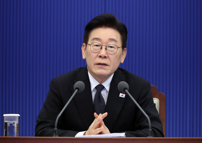 이재명 대통령이 지난 29일 청와대에서 열린 수석보좌관회의에서 발언하는 모습. 연합뉴스