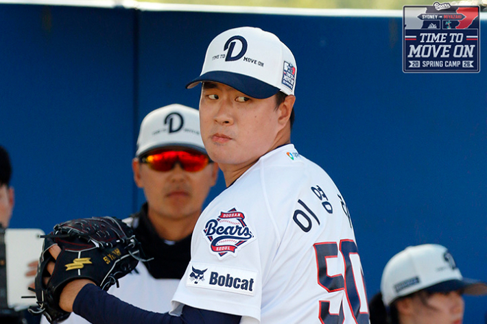 투구하는 두산 이영하. 구단 제공