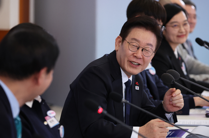 이재명 대통령이 30일 청와대에서 열린 국가창업시대 전략회의 'K-스타트업이 미래를 만든다'에서 발언하고 있다. 연합뉴스