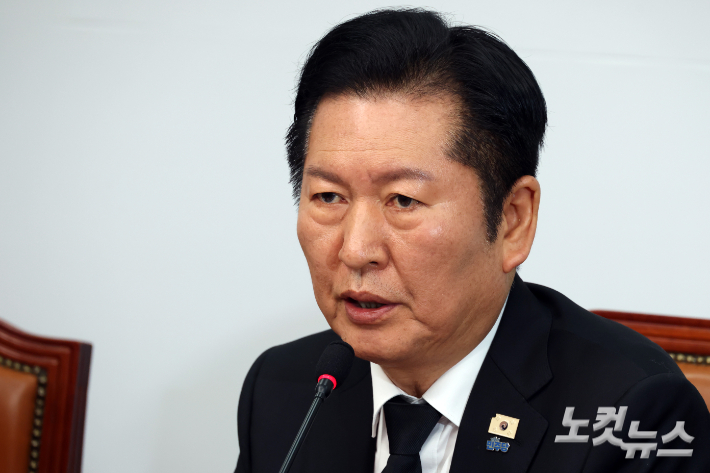 더불어민주당 정청래 대표가 26일 서울 여의도 국회에서 열린 최고위원회의에서 발언을 하고 있다. 윤창원 기자