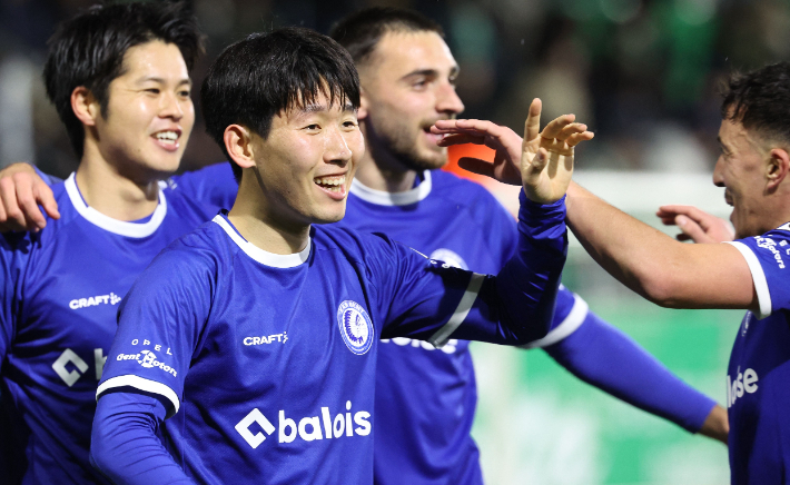헨트에 재임대된 뒤 3경기 만에 첫 골을 터트린 홍현석(사진 왼쪽에서 두 번째). 연합뉴스