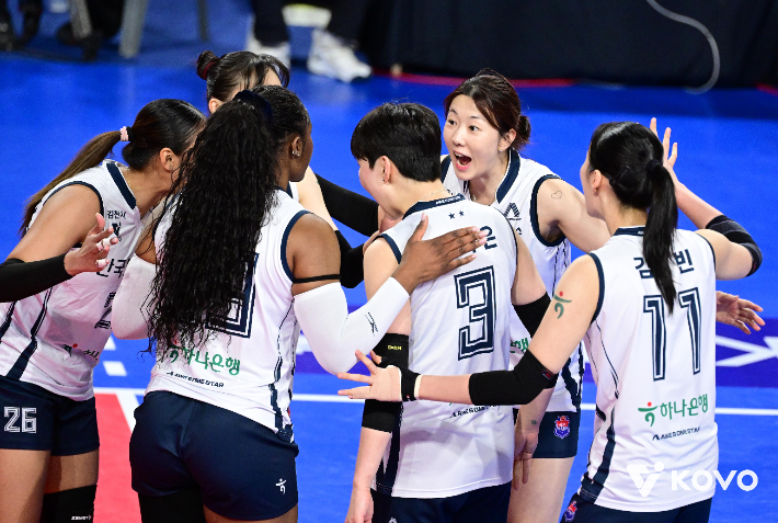 득점 후 기뻐하는 한국도로공사 선수들. 한국배구연맹 제공