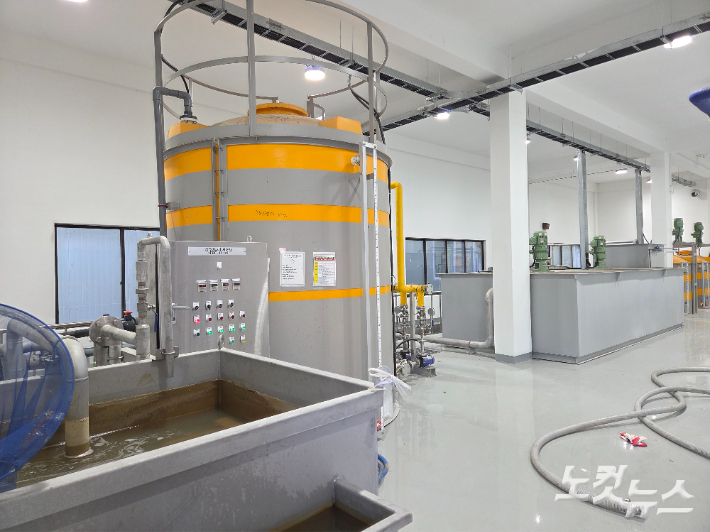 원시적 화학처리 시설을 철거하고 최신식 여과 시스템을 적용한 모습. 정성욱 기자