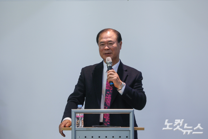 군산선교역사관 초대 관장으로 취임한 서종표 목사가 취임사를 전하고 있다. 최화랑 기자