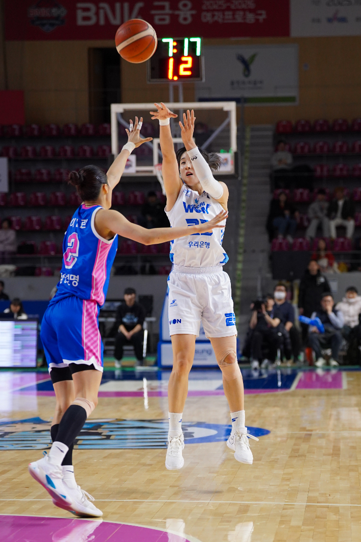 슛 던지는 김단비. WKBL 제공 