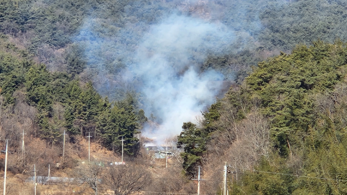 31일 무주군 무풍면의 야산서 발생한 산불. 산림청 제공