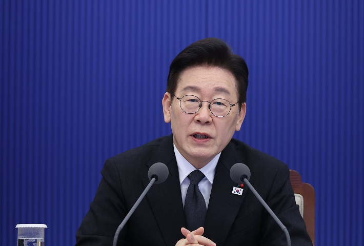 이재명 대통령이 29일 청와대에서 열린 수석보좌관회의에서 발언하고 있다. 연합뉴스