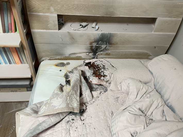 지난 29일 광주 광산구 수완동 한 아파트에서 충전중이던 보조배터리에 불이 붙었다. 광주 광산소방서 제공