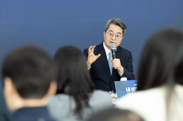 김동연 경기지사가 2일 경기도청 단원홀에서 열린 신년 기자간담회에서 발언하는 모습. 경기도 제공