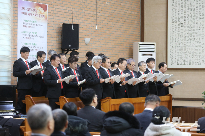 김제시기독교장로연합회 정기총회에서 특송을 부르는 김제장로합창단. 최화랑 기자