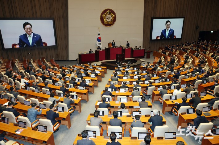 2일 서울 여의도 국회에서 열린 제432회 국회(임시회) 개회식에서 우원식 국회의장이 개회사를 하고 있다.