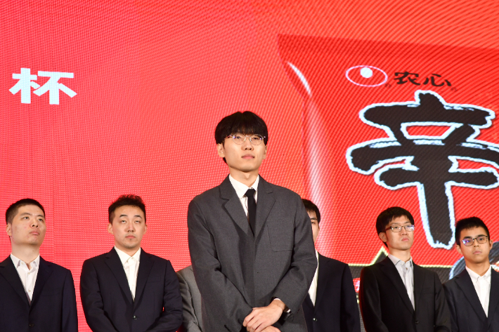 지난해 9월 열린 '농심신라면배' 개막식에서 인사하는 신진서 9단. 한국기원 제공