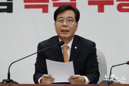 국민의힘 송언석 원내대표가 3일 서울 여의도 국회에서 열린 원내대책회의에서 발언을 하고 있다.