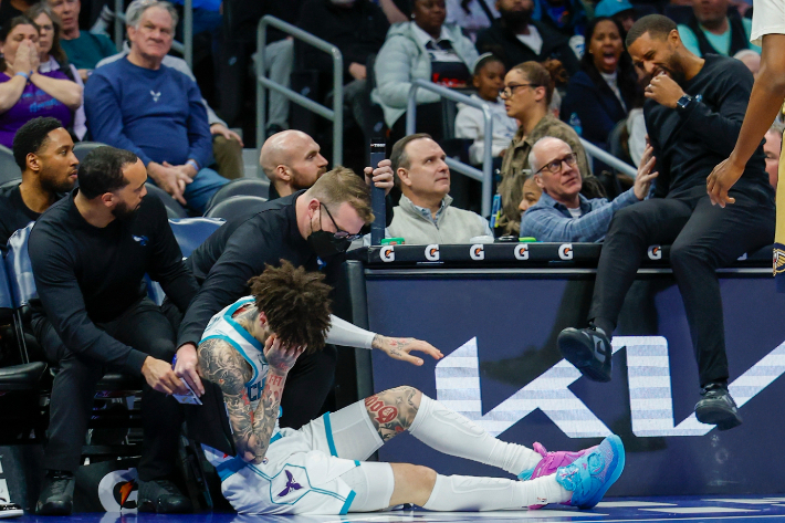 라멜로 볼과 찰스 리 감독. 연합뉴스