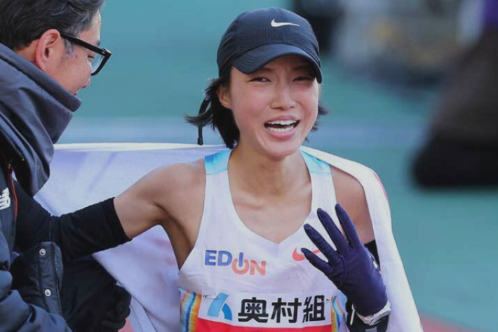 결승선을 통과한 야다 미쿠니. 일본 매체 '디앤서' 캡처