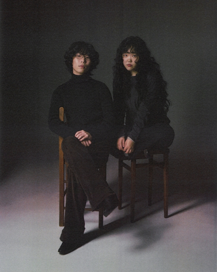 왼쪽부터 악뮤 이찬혁, 이수현. 악뮤 공식 트위터