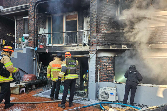 지난달 4일 오전 9시 54분쯤 춘천시 후평동의 한 원룸 건물 1층에서 불이 나 1명이 숨졌다. 강원소방본부 제공