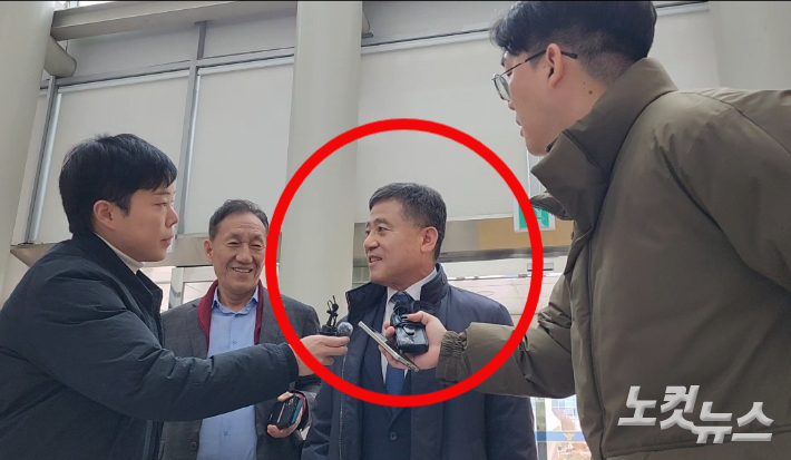 지난해 12월 16일 전북경찰청에 출석한 정성주 전북 김제시장. 김대한 기자