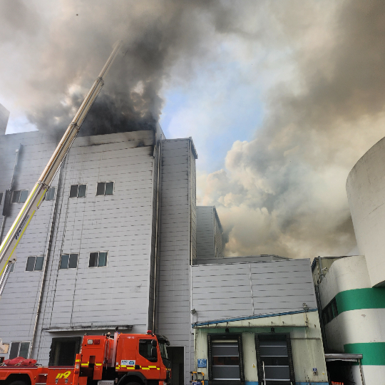 3일 오후 2시 29분쯤 시흥시 정왕동 SPC삼립 시화공장에서 불이 났다. 경기도소방재난본부 제공