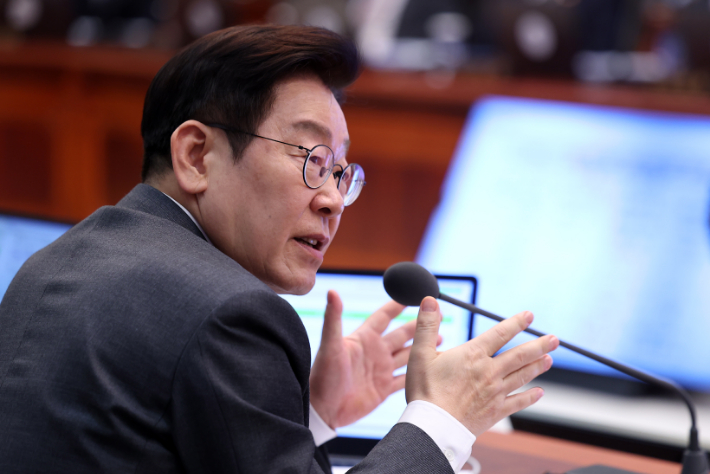 이재명 대통령이 3일 청와대에서 열린 국무회의에서 발언하고 있다. 연합뉴스