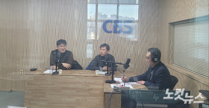 왼쪽부터 유상용 충북도의원, 이상식 충북도의원, 김종현 앵커. 충북CBS