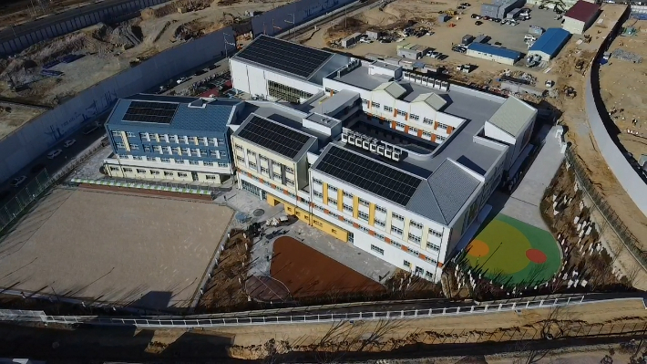 울산 울주군 범서읍 서사리 다운2지구 내 신설 중인 서사초등학교 전경. 울산광역시교육청 제공