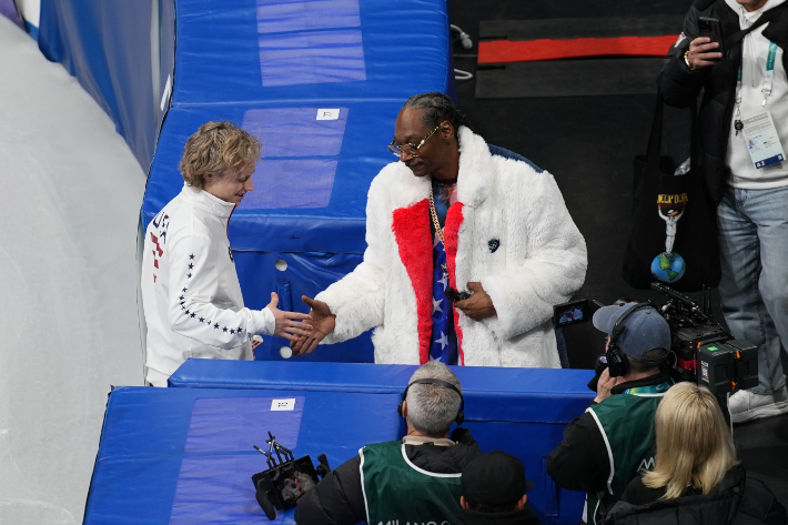 일리아 말리닌(왼쪽)과 래퍼 스눕 독. 연합뉴스