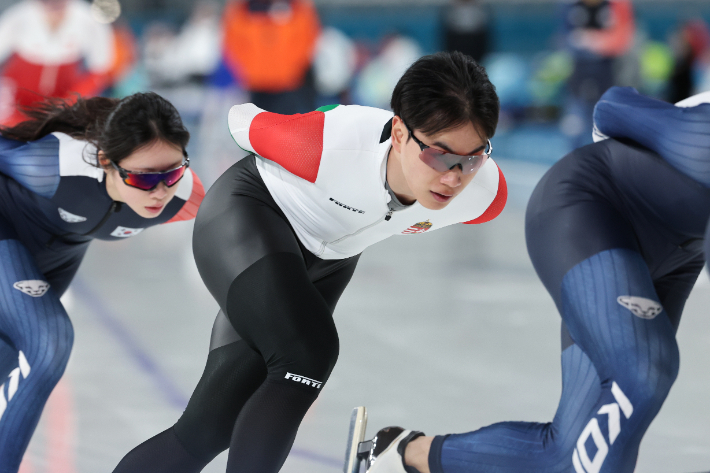 한국 대표팀과 함께 훈련하는 김민석. 연합뉴스