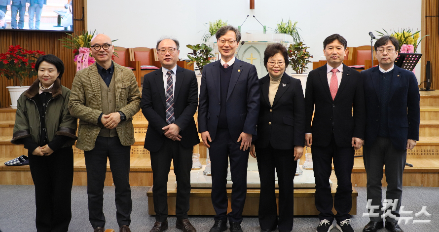 광주NCC 51회기 신임원들이 기념촬영을 하고 있다. 한세민 기자