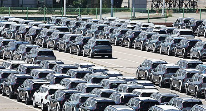 수출 대기 중인 전기차. 연합뉴스