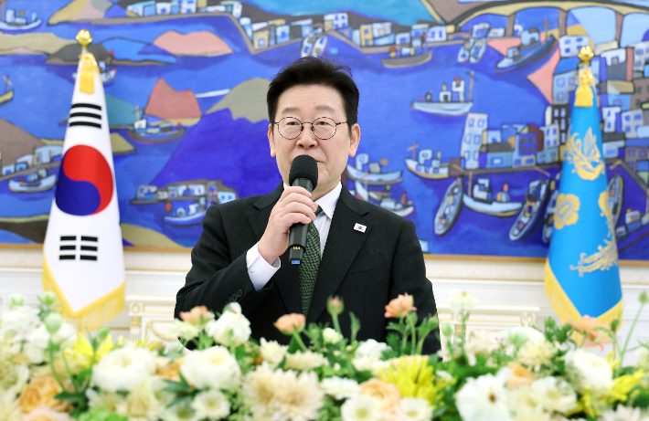 이재명 대통령이 4일 청와대에서 열린 '청년 일자리와 지방투자 확대를 위한 기업간담회'에서 발언하고 있다. 연합뉴스