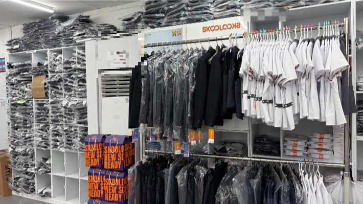 수도권의 한 교복점. 자료사진. 박인 기자