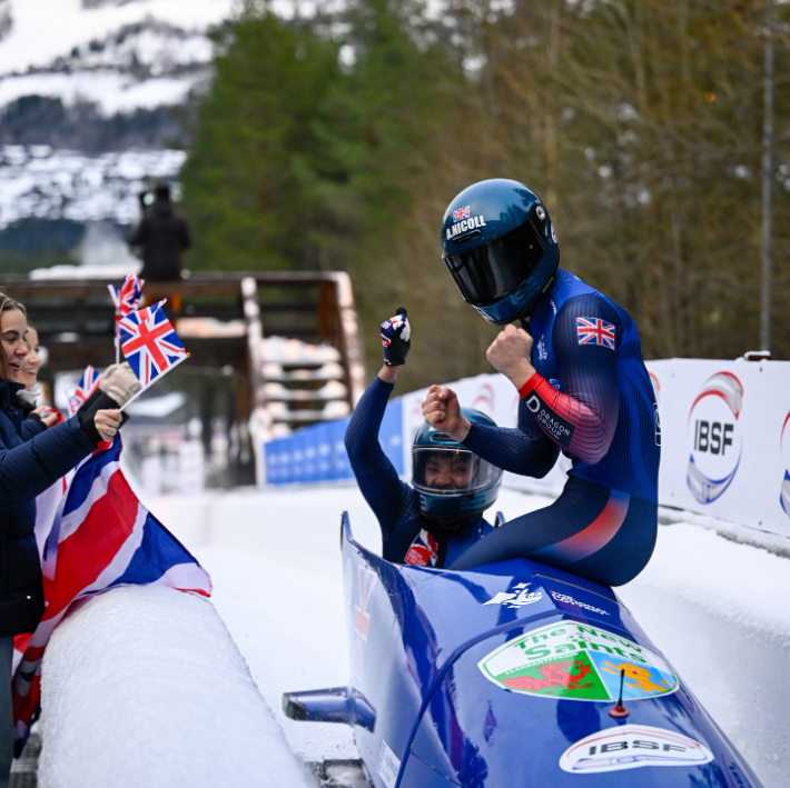 애슐리 넬슨과 아델 니콜. 애슐리 넬슨 인스타그램