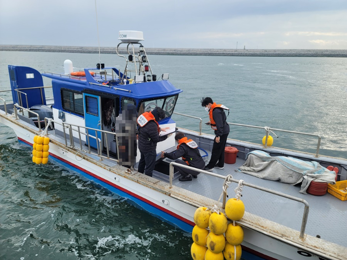 해양안전 단속 모습. 군산해경 제공